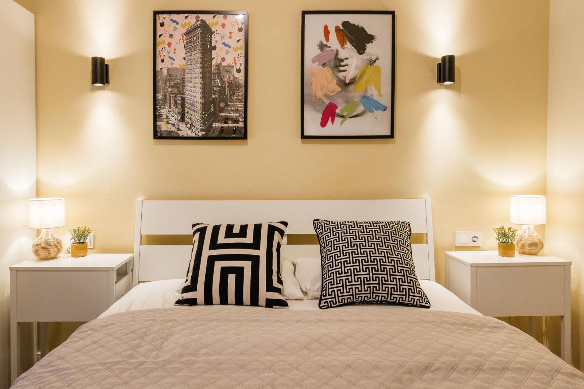 Ferienwohnung Experience City Nightlife From A Sleek Lavish Pad Budapest Exterior foto